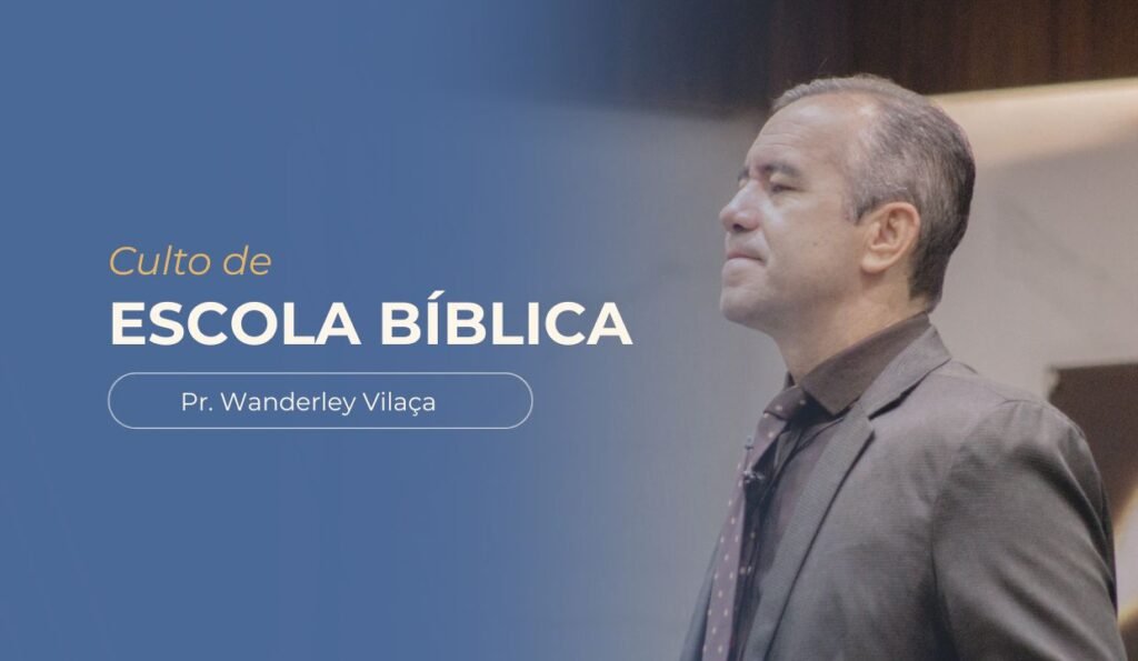 Imagem decorativa. Ao fundo está o Pastor Wanderley Vilaça no púlpito. Ele está usando terno Marrom Claro. Está olhando para a igreja.