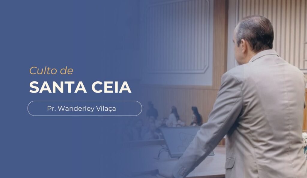 Imagem destaque da síntese do culto. Titulo Culto de Santa Ceia Pastor Wanderley Vilaça. Fotografia do pastor de frente para igreja de costas para quem vê. Ele usa terno bege