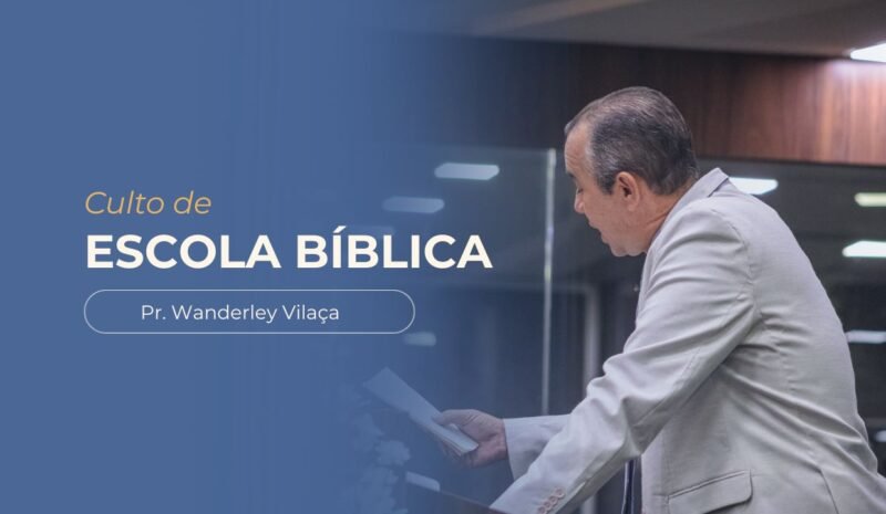 Imagem decorativa no post Síntese do Culto com fundo azul, contendo o texto “Culto de Escola Bíblica” e, abaixo, “Pr. Wanderley Vilaça”. À direita, há a foto do pastor, vestindo terno bege, lendo a mensagem no púlpito.
